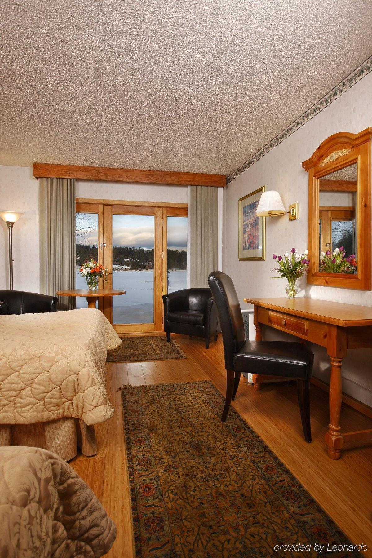 Golden Arrow Lakeside Resort Lake Placid Rum bild